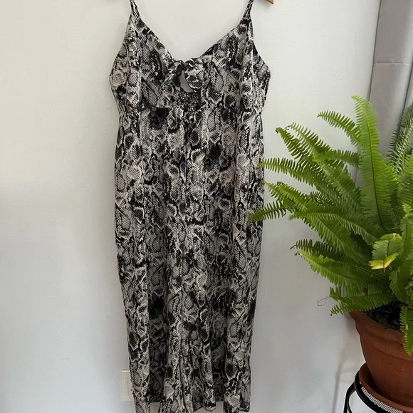 Chic Snake Print Cover-up - Picture 1 of 7